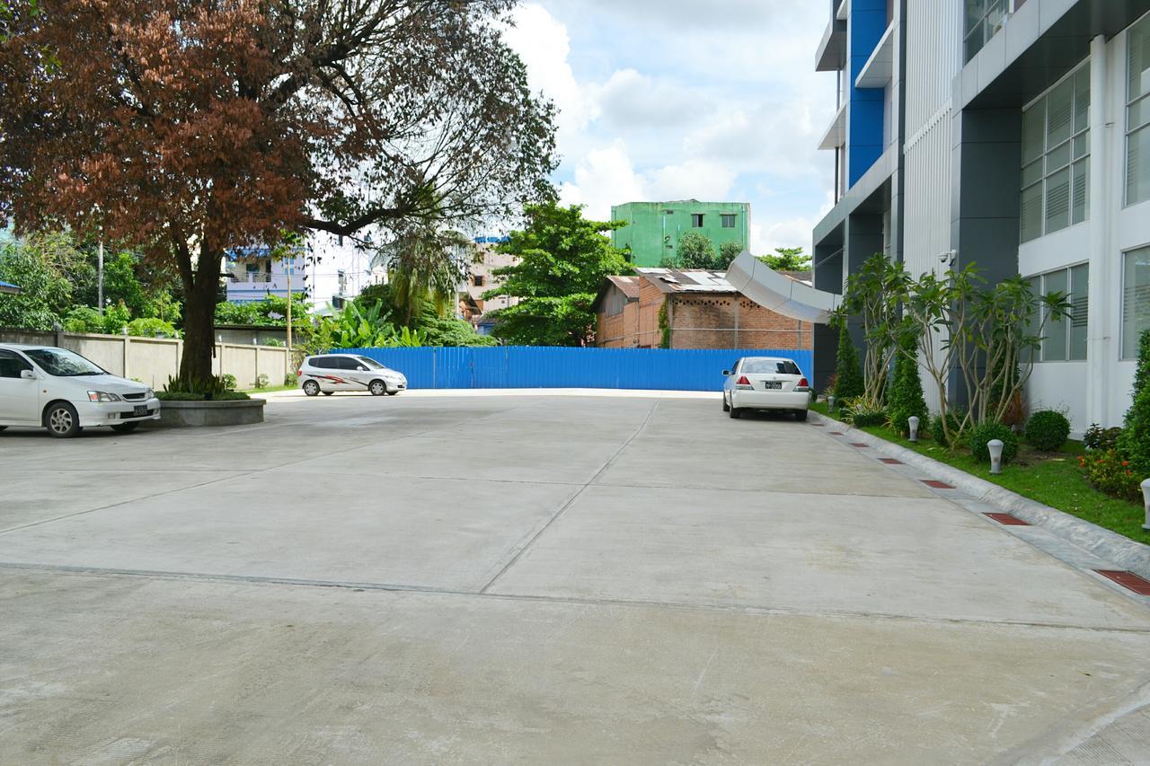 Hotel Broadway Yangon Exterior photo