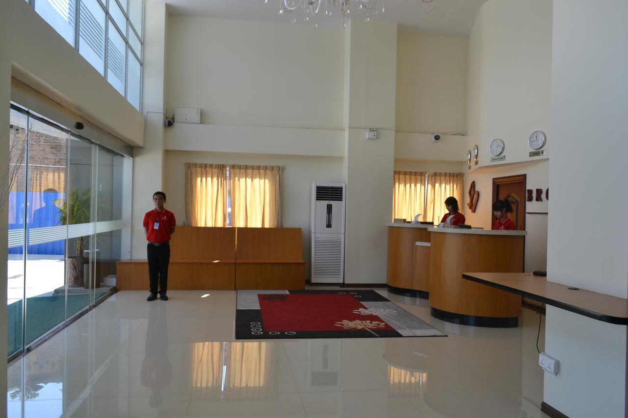 Hotel Broadway Yangon Exterior photo