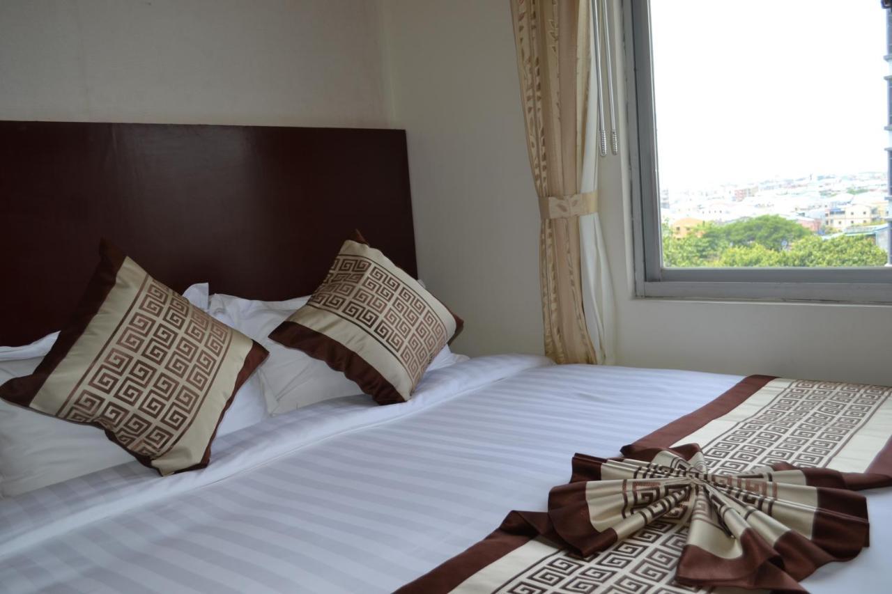 Hotel Broadway Yangon Exterior photo