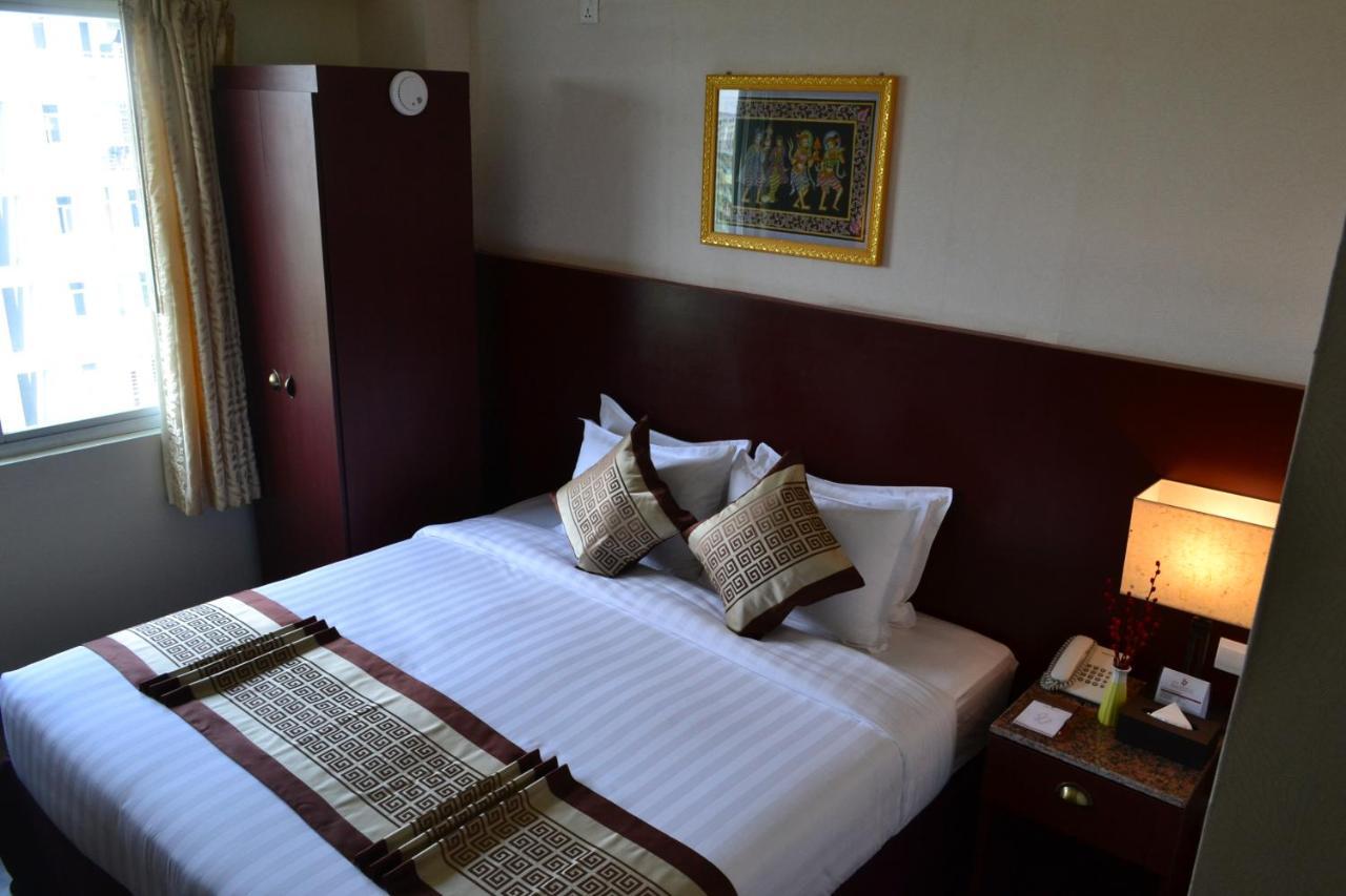 Hotel Broadway Yangon Exterior photo