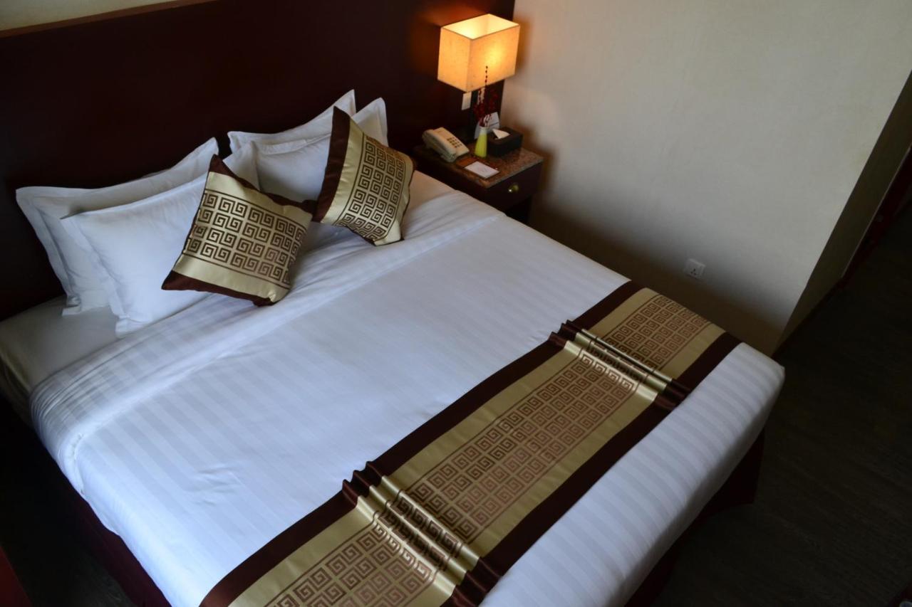 Hotel Broadway Yangon Exterior photo