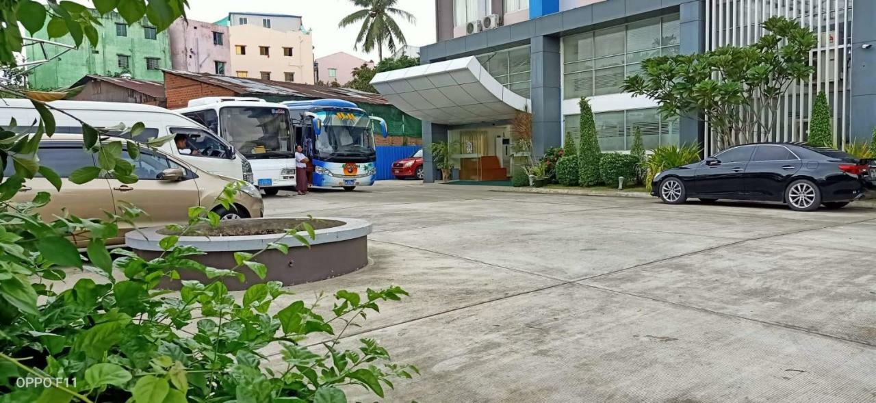 Hotel Broadway Yangon Exterior photo