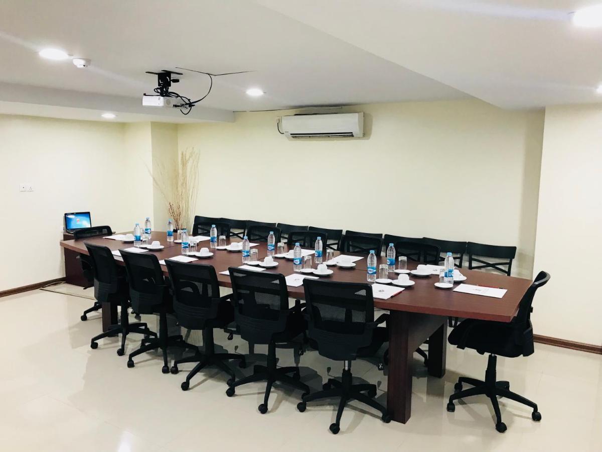 Hotel Broadway Yangon Exterior photo